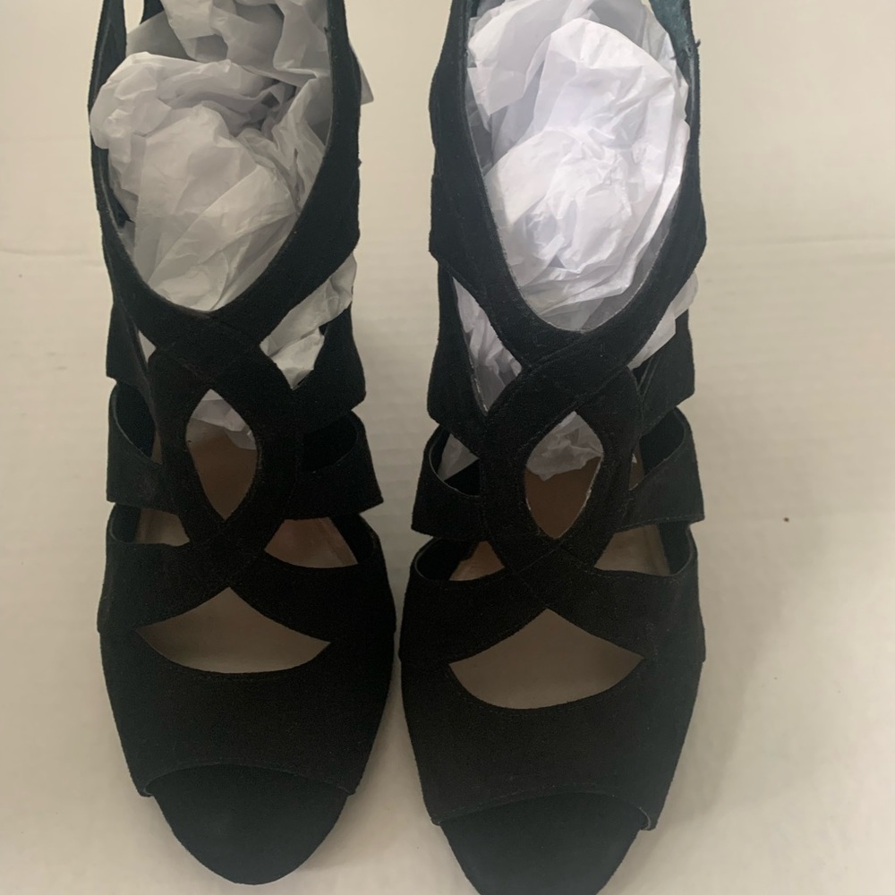 Woman’s Black Shoes - Picture 2 of 4